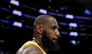 文胖:湖人用拉拉维亚代替了DFS 这显然不是詹姆斯期待的争冠补强