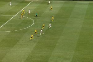 逃过一劫！蒙特雷再入一球被吹越位，多特仍2-1领先！图片