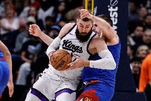 塞媒:约基奇给瓦兰打了电话 说服他继续征战NBA