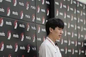 杨瀚森:这是我人生中第一次不用拿训练装备 球队准备很齐全