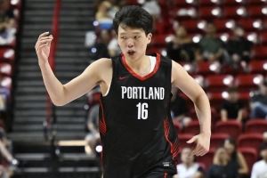 杨瀚森谈首秀:还需要去调整和学习 最满意的方面是没有太多失误
