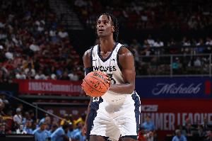 高效终结!莱昂纳德-米勒12中8拿到20分8板 但罚球7中3