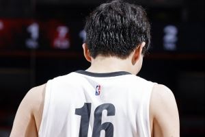 杨瀚森:教练不让说my bad但我还是要承认错误 所以改说my fault