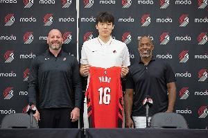 微微一笑赢信任🤭杨瀚森称做得不够好 比卢普斯:哪里 做得很好