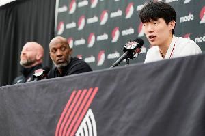苏群:比卢普斯夸杨瀚森打得很好 很多东西可以教但传球教不了