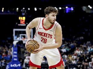  申京：去NBA时很多人劝我别去 欧洲球员想立足NBA必须年轻时就去