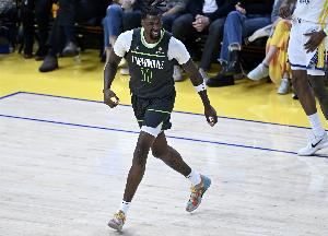 回到主场两大替补终于发威！里德和沃克合砍22分 投篮合计15中9