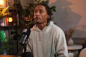 😞比斯利：孤身一人或和家人一起沉沦 不幸的是我选择了家人
