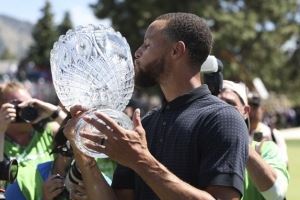 卫冕冠军来啦🏆！库里今年夏天将参加塔霍湖名人高尔夫锦标赛