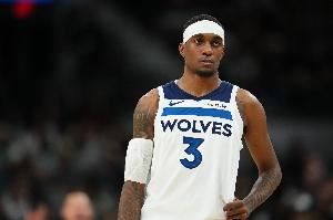 😞咋回事儿这是？麦克丹尼尔斯状态低迷 半场8中1仅拿3分