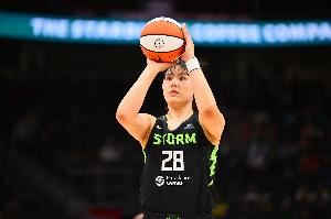 李月汝：一场只打3-4分钟让我有点难过 希望自己能获得更多时间