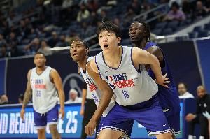 美媒：老鹰可用22号签选杨瀚森 他是高球商中锋&未来可期