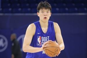 徐静雨:预计开拓者会在杨瀚森身上投入重大的培养资源