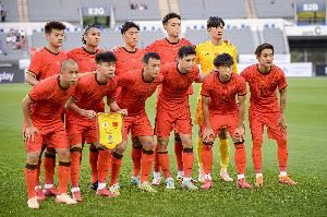 记者:国足选帅最重要标准是专业,上年纪教练没必要进入评审团队
