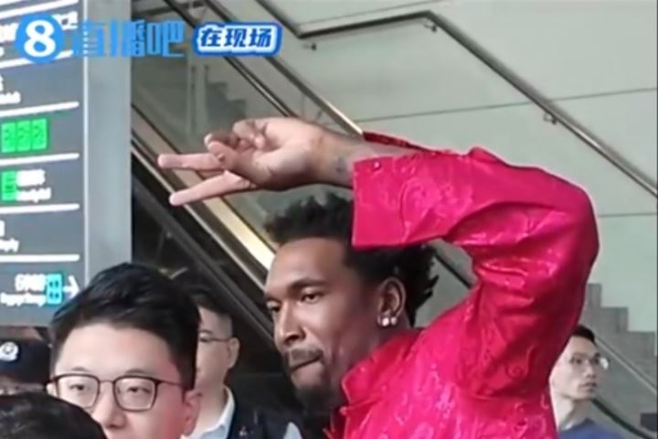  蒙大将军来了！蒙克唐装造型空降广州 开启个人首次中国行