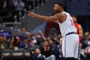  斯玛特合同两年1052.5万 下季513.4万 26-27赛季539.1万球员选项