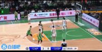 有恩怨🧐张镇麟季后赛曾隔扣徐昕 喋喋不休比出“太小”手势