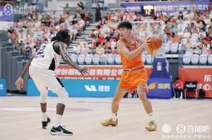 杨曦皓:对职业联赛的防守节奏还不够适应 磨合情况已经有所改善