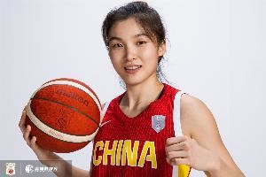 新华社:这位27岁的中国女篮新人,只想做好当下