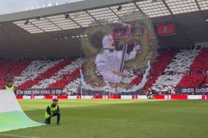 回归英超首战!桑德兰球迷打出巨幅TIFO:为战斗做好准备