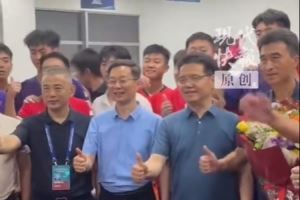  获赛季首球+首胜！赛后常州市委书记、市长送花祝贺常州队