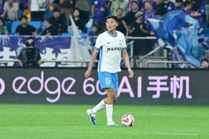 王鹏遭遇车祸,青岛西海岸球迷比赛第15分钟高喊“王鹏加油”!