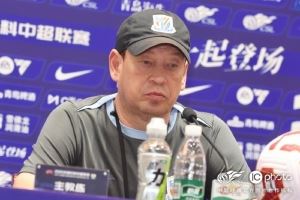 斯卢茨基:青岛海牛锋线球员都非常有特点,明天的比赛不会很容易