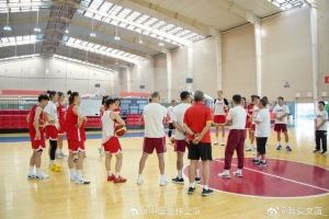 还剩16名球员!王佳琦和周静均因伤暂时退出中国女篮集训